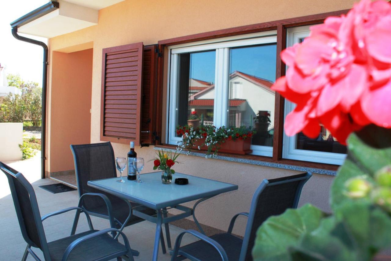 Studio apartment Nin Esterno foto